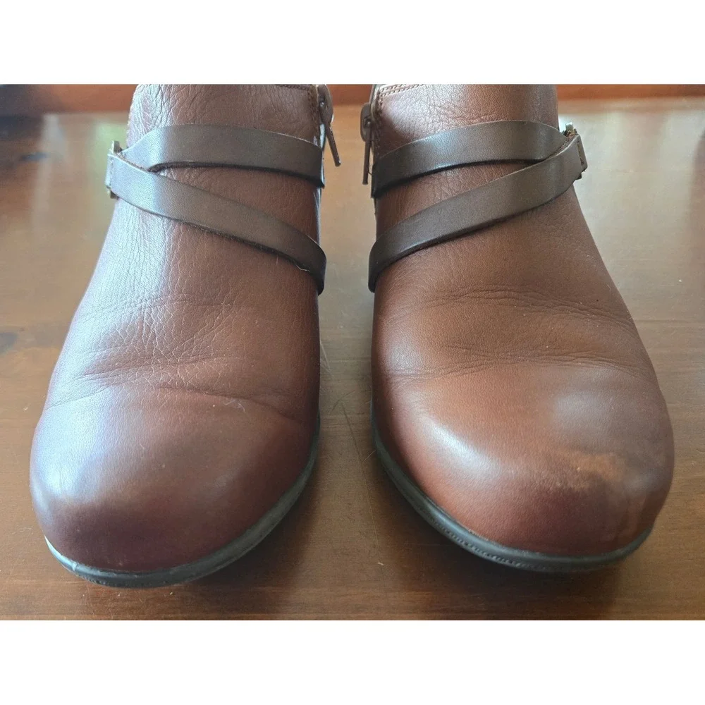 Clarks Collection Chic Brown Leather Ankle Booties Block Heel Side Zip Women 7.5